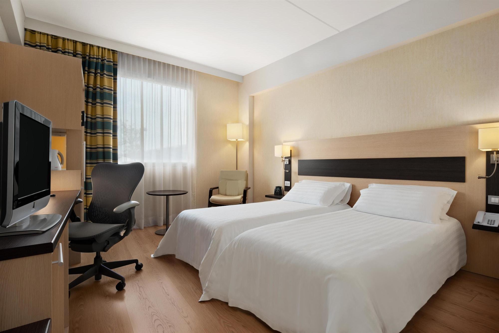 Hilton Garden Rome Airport Hotel 4*